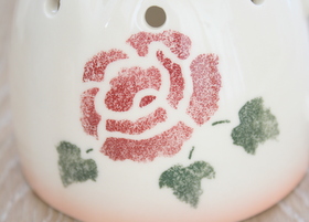 マニーローズ 陶器 マグ型アロマカバー(ピンク)