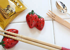 メゾンドマニー 陶器 箸置き イチゴ