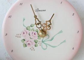 イマン エマ 陶器 壁掛け時計S － フレンチカントリーのバラ柄、レース