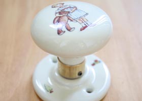 マニー プチメゾン 陶器 ラウンド型ドアノブ