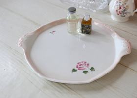 マニー ローズ 陶器 キッチン － フレンチカントリーのバラ柄、レース 