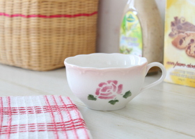 マニー ローズ 陶器 キッチン － フレンチカントリーのバラ柄、レース