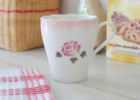 マニー ローズ 陶器 キッチン － フレンチカントリーのバラ柄、レース 