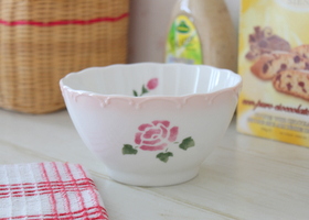 マニー ローズ 陶器 キッチン － フレンチカントリーのバラ柄、レース